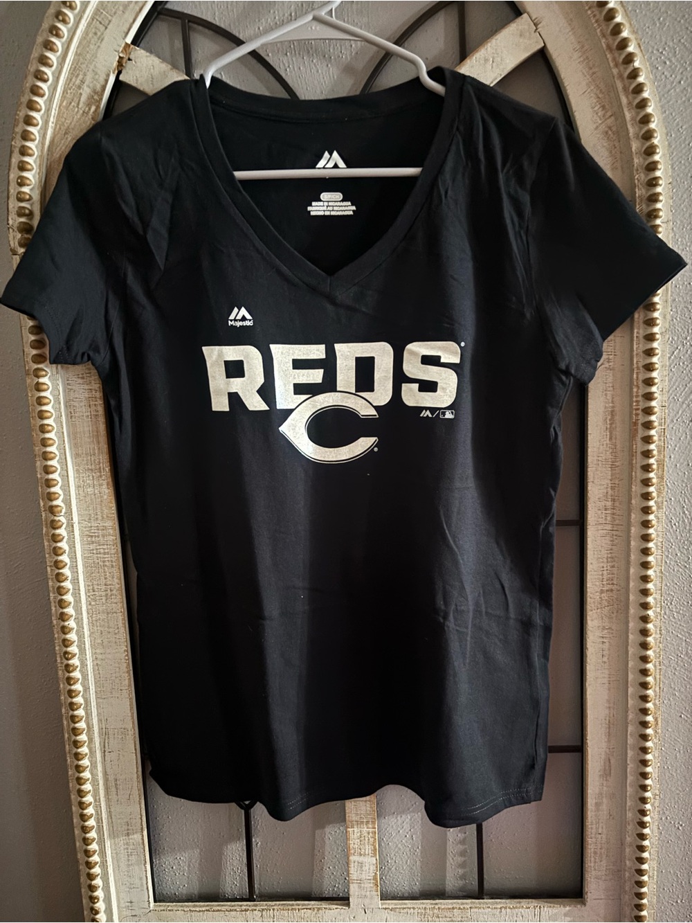 Majestic Black Cincinnati Reds V-Neck Tee with White Logo NWOT